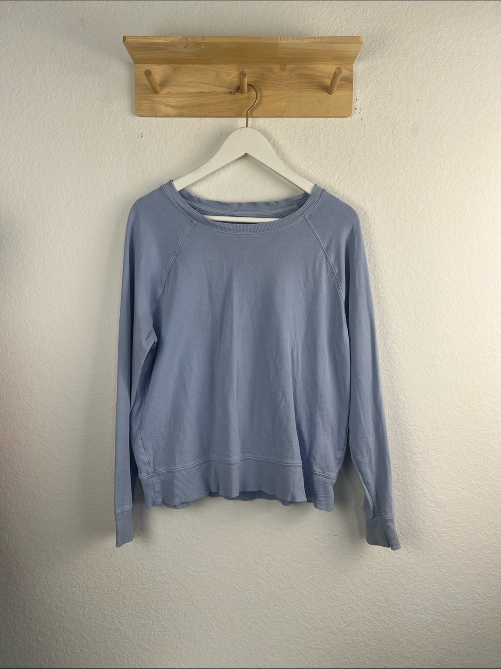 Athleta Powder Blue Scoop Neck Pullover Women’s Size Small